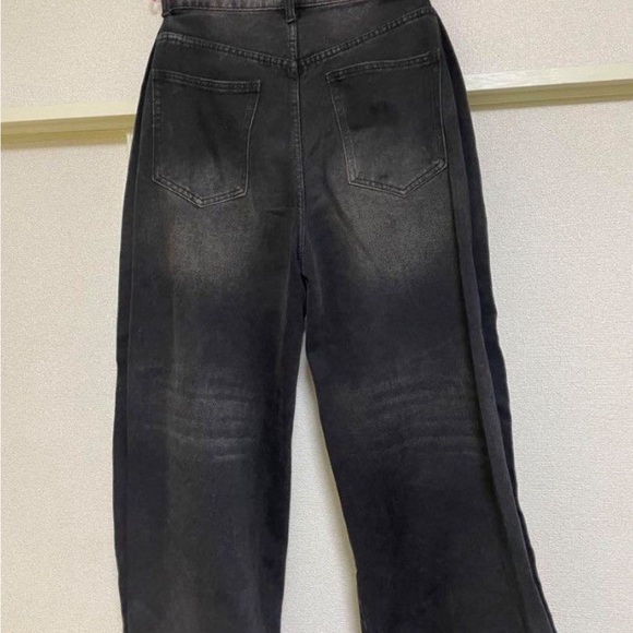 Loose Denim - Picture 2 of 2